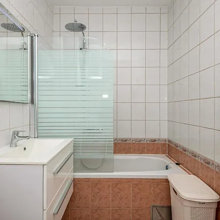1 Bedroom Beautiful Apartment In Baska Voda Exterior photo