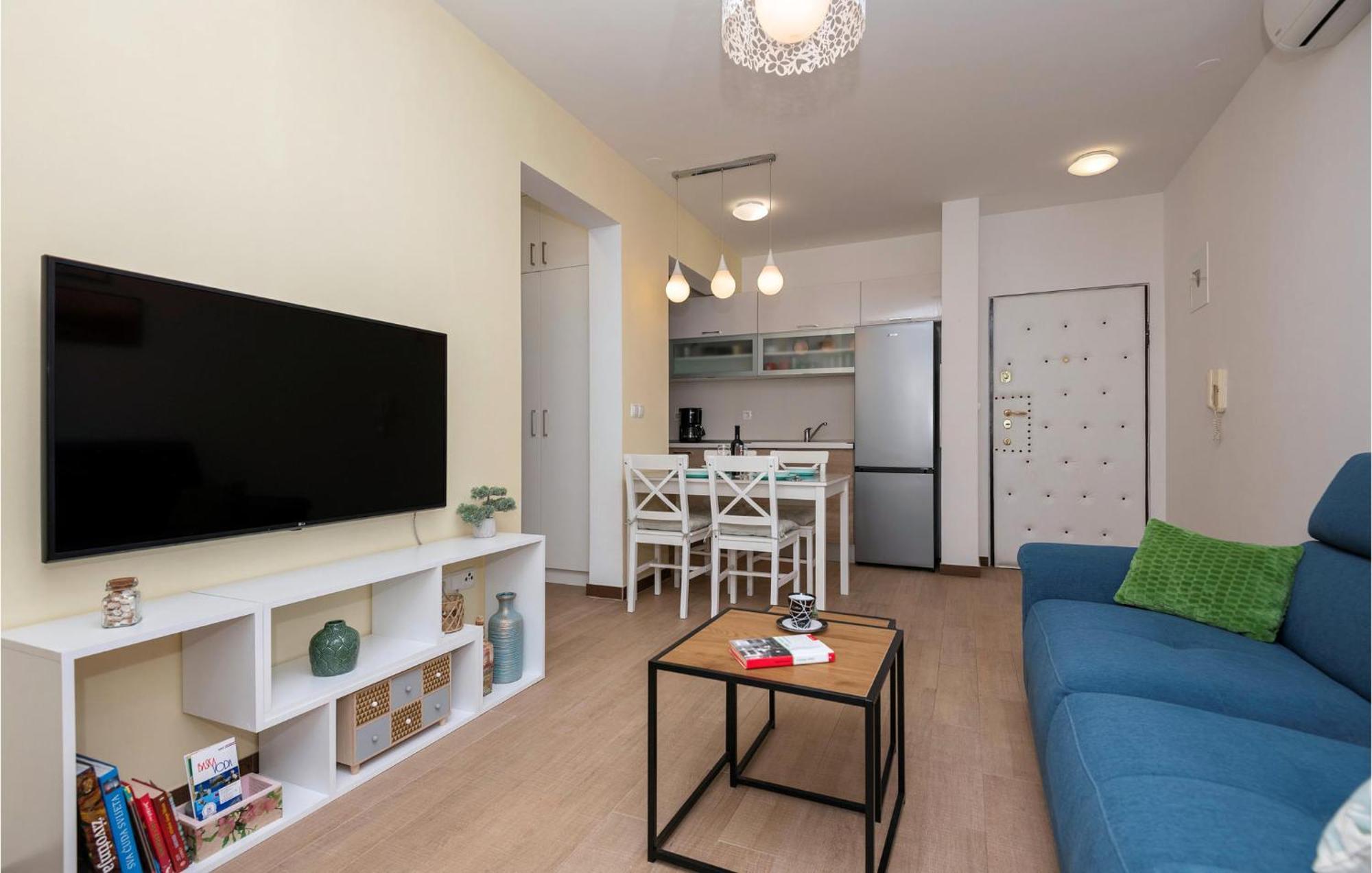 1 Bedroom Beautiful In Apartment