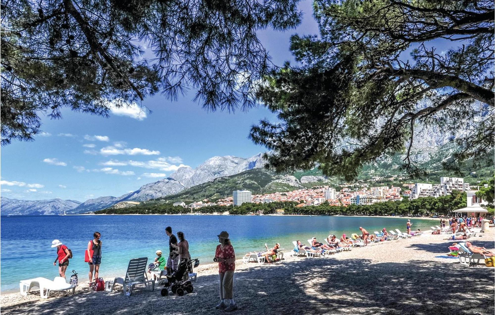 Apartment 1 Bedroom Beautiful In Baska Voda
